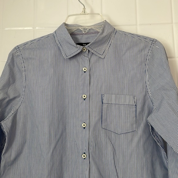 Gap long sleeves, buttons downs shirt, size M. Striped blue and white. - Picture 5 of 16